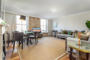 Historic Boutique Apartment Steps From Everything, Sydney